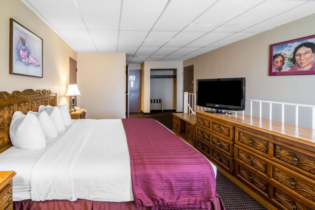 Quality Inn Taos Exteriör bild
