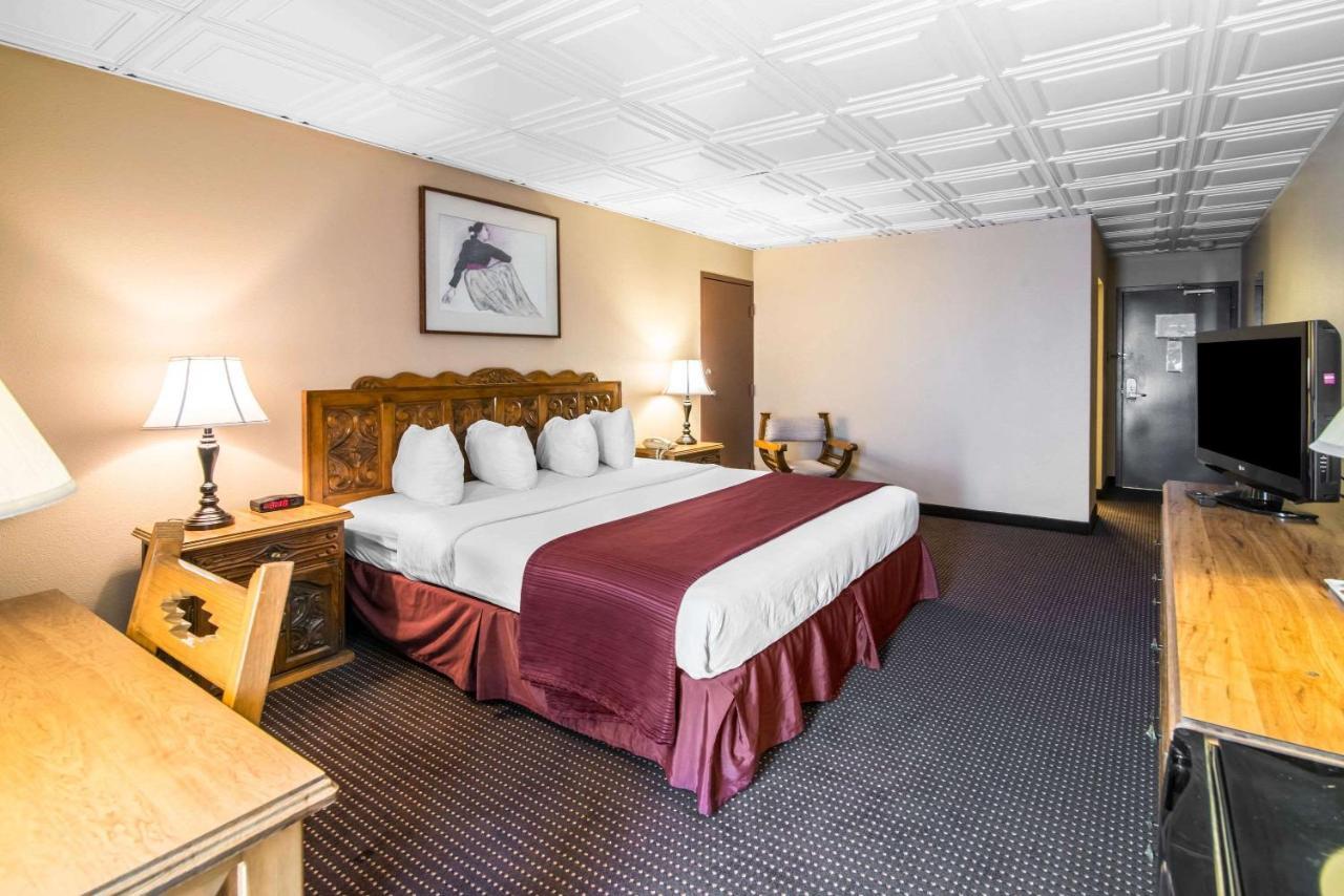 Quality Inn Taos Exteriör bild